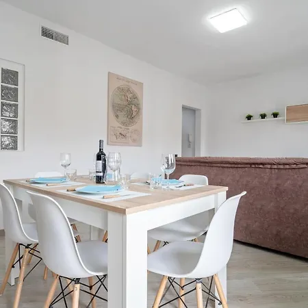 Turistic 3b شقة *